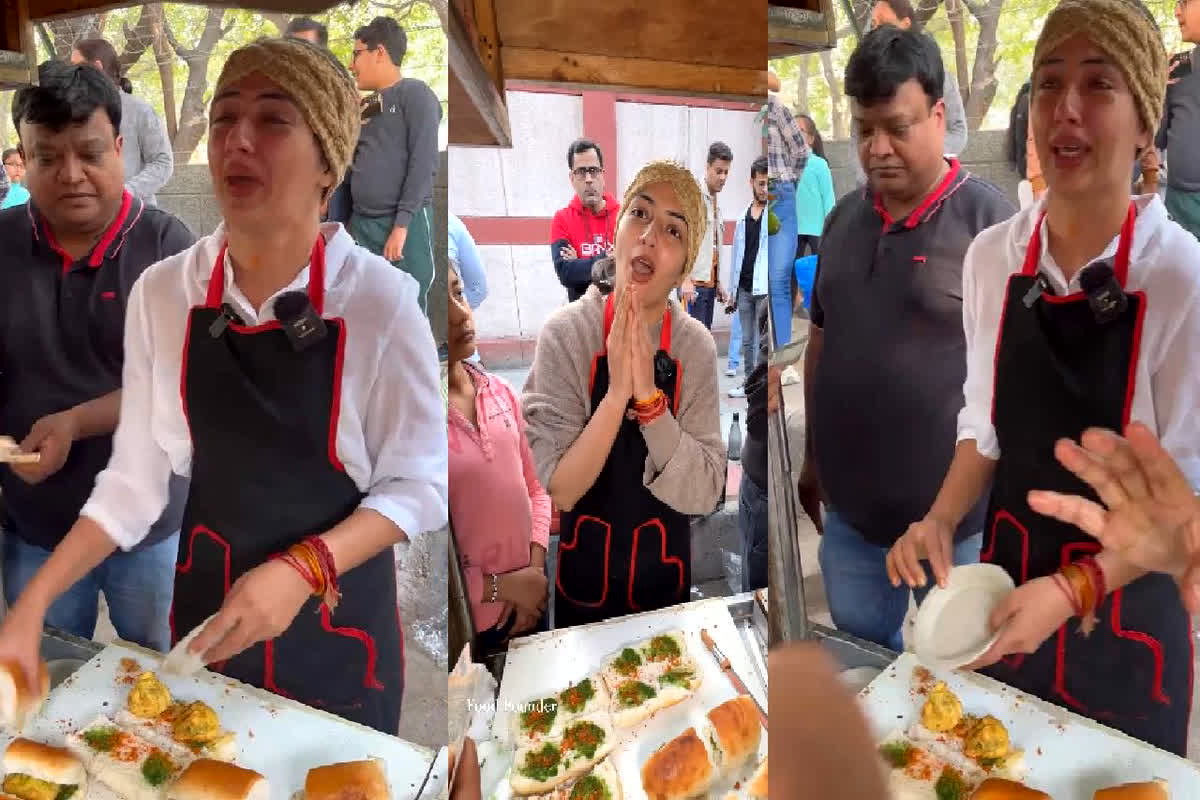 Delhi Vada Pav Girl: दिल्ली की सड़कों पर रो-रोकर ‘वड़ा पाव’ बेच रही ये लड़की, ठेले पर लगी रही लंबी लाइन, खूब हो रही वायरल