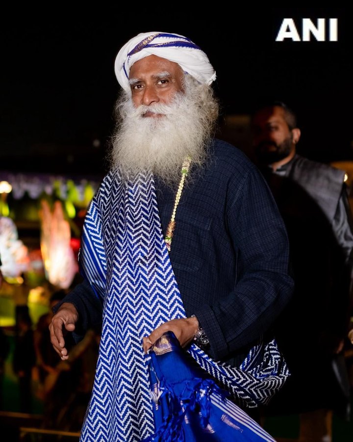 अनंत और राधिका की तीन दिवसीय प्री वेडिंग सेरेमनी में सद्गुरु जग्गी वासुदेव भी हुए शामिल।