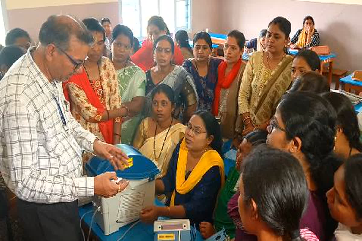 Loksabha Chunav 2024: लोकसभा चुनाव के लिए महिला अधिकारियों को मिली जिम्मेदारी, 125 मतदान केंद्रों की संभालेंगी कमान