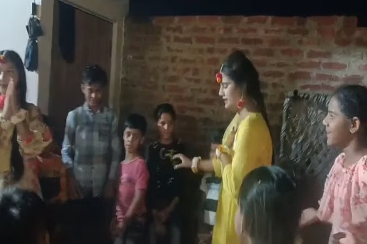 Death in Marriage : बहन की हल्दी के दौरान नाचते-नाचते लड़की की मौत, मची चीख-पुकार, सामने आया दिल दहला देने वाला वीडियो
