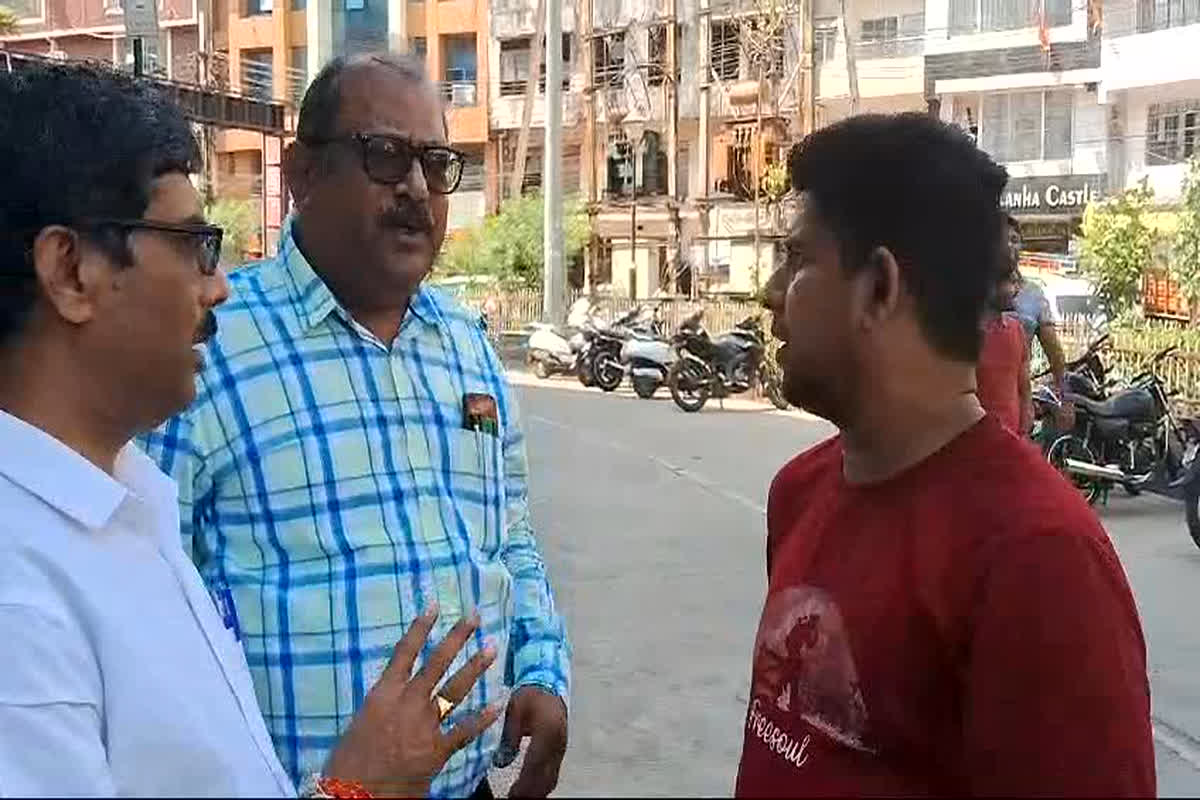 Bhopal News: अब महंगी किताब और यूनिफॉर्म बेचना होगा मुश्किल, कमीशन खाने वालों पर होगी सख्त कार्रवाई, कलेक्टर जारी किया आदेश