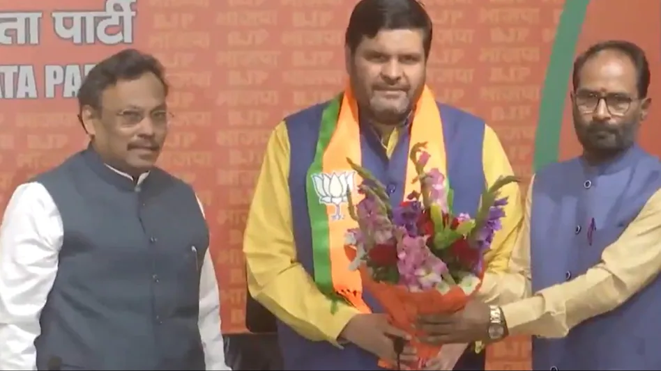 Congress leader Gaurav Vallabh joins BJP