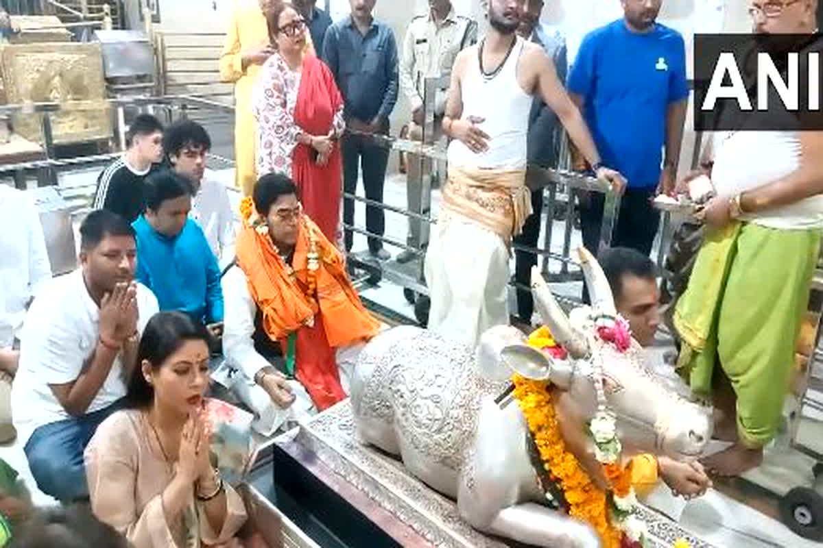 Ashutosh Rana Visits Ujjain: महाकाल की भक्ति में लीन दिखे अभिनेता आशुतोष राणा, महाकाल के दर्शन कर किया ‘ॐ नमः शिवाय’ का जाप