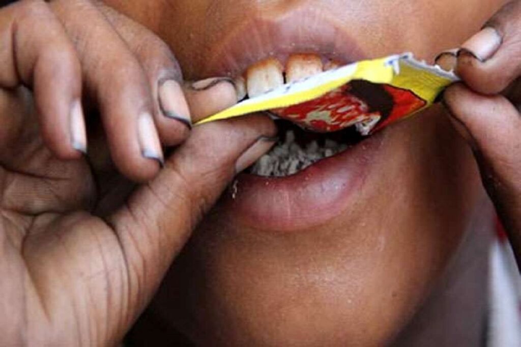 Wife Consuming Gutkha