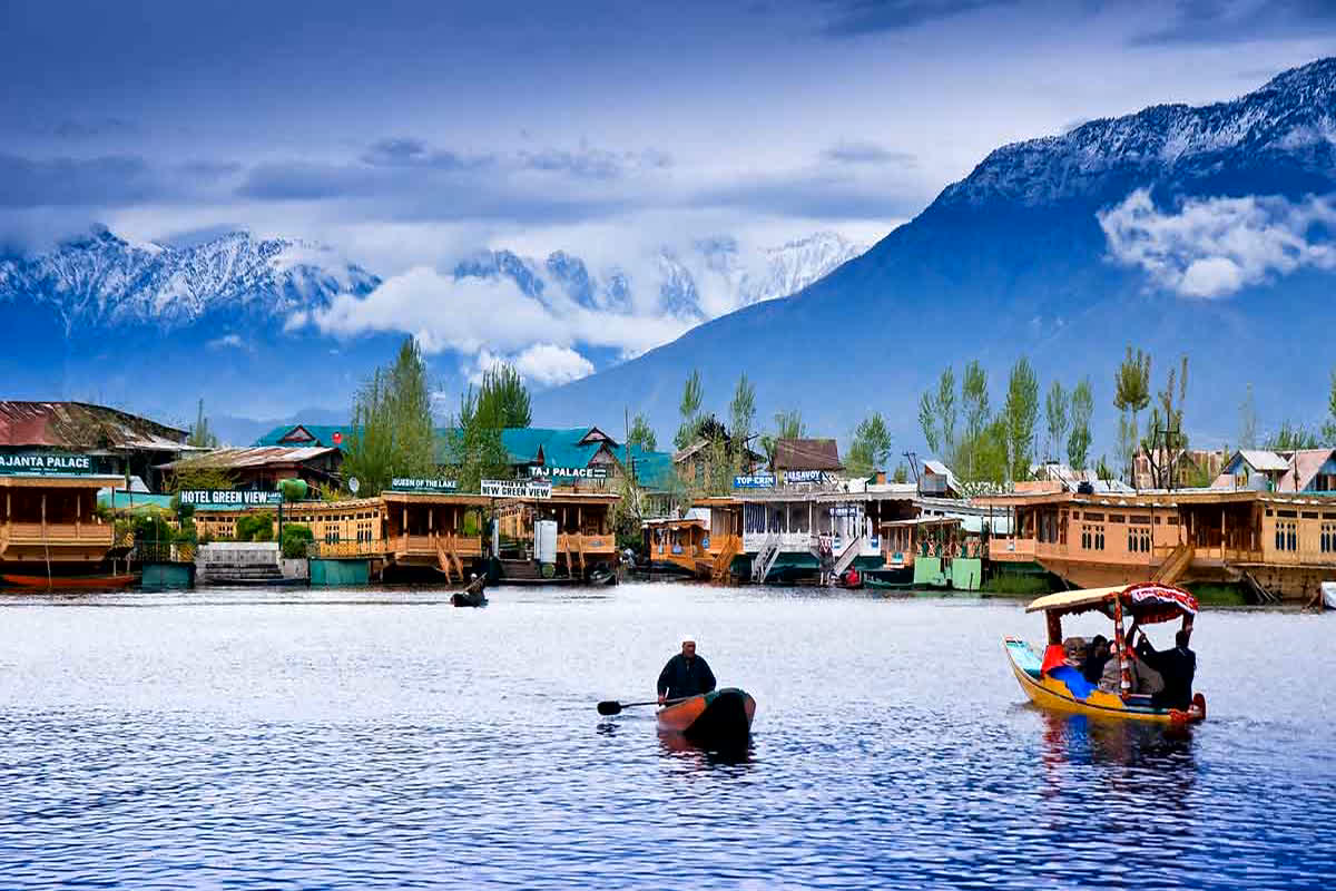 IRCTC Kashmir Tour Package: चिलचिलाती गर्मी से राहत पाने के लिए बना ले कश्मीर घूमने का प्लान, महज इतने रुपए में मिल रहा टूर पैकेज