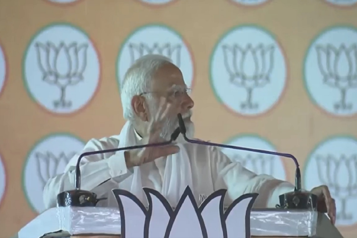 PM Modi In CG: सभा को संबोधित कर रहे थे पीएम मोदी, तभी अचानक बंद हो गया माइक, फिर…. देखें ये वीडियो
