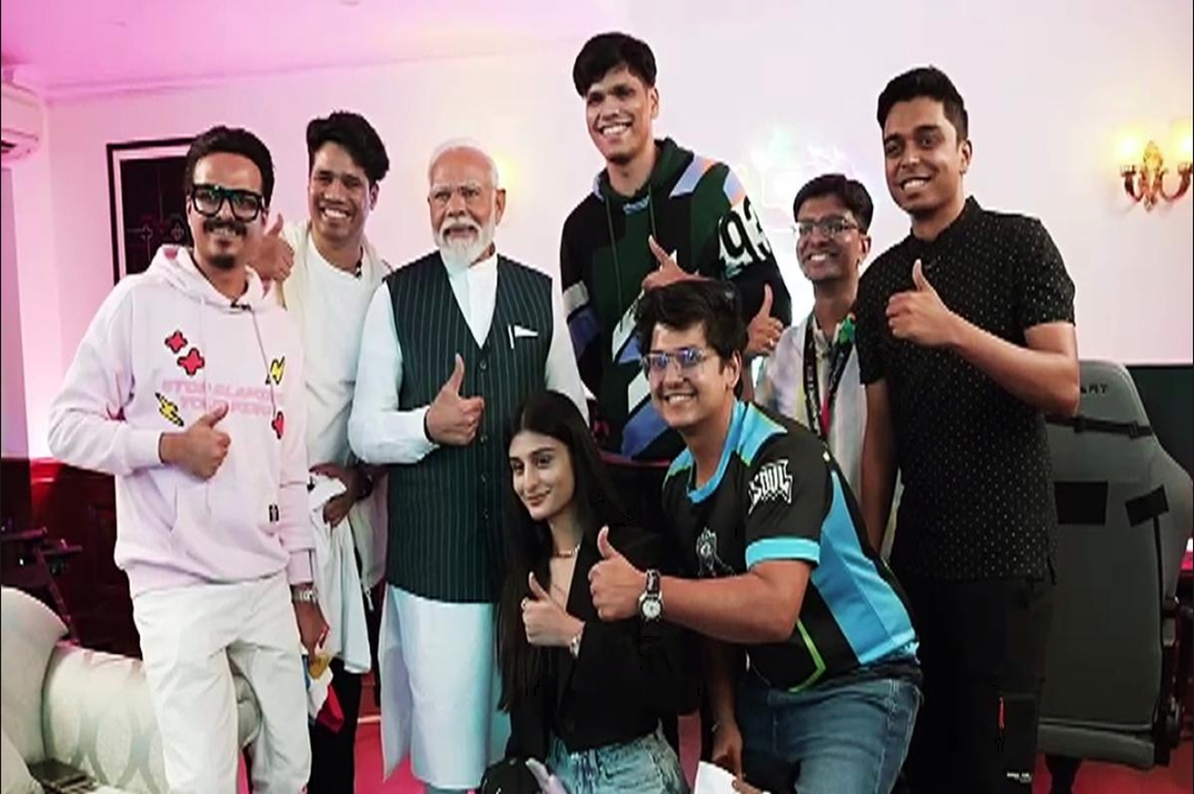 PM Modi With Online Gamers : पीएम मोदी की ऑनलाइन गेमर्स के साथ चर्चा! छिंदवाड़ा की बेटी पायल धारे ने बताया अपनी सफलता का राज, ध्यान से सुनते रहे प्रधानमंत्री