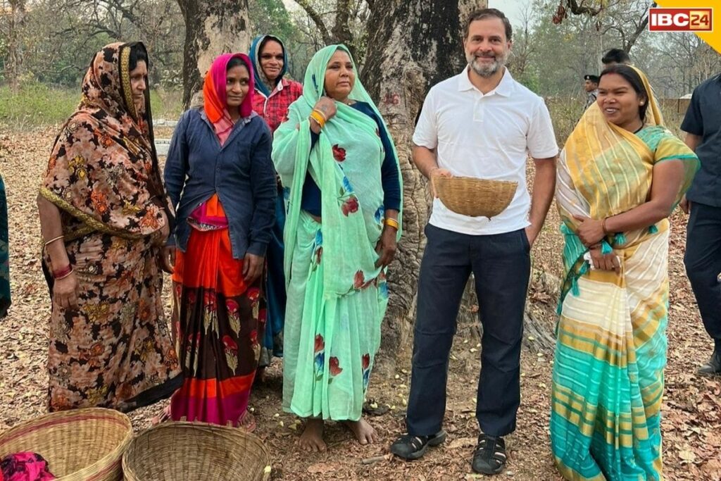 Rahul Gandhi tasted Mahua in Shahdol