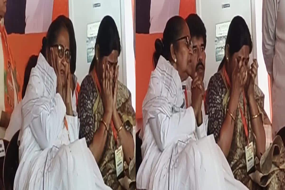 MP Sanghamitra Maurya Video: CM योगी के मंच पर फूट-फूटकर रोईं स्वामी प्रसाद मौर्य की बेटी संघमित्रा मौर्य, जमकर वायरल हो रहा वीडियो