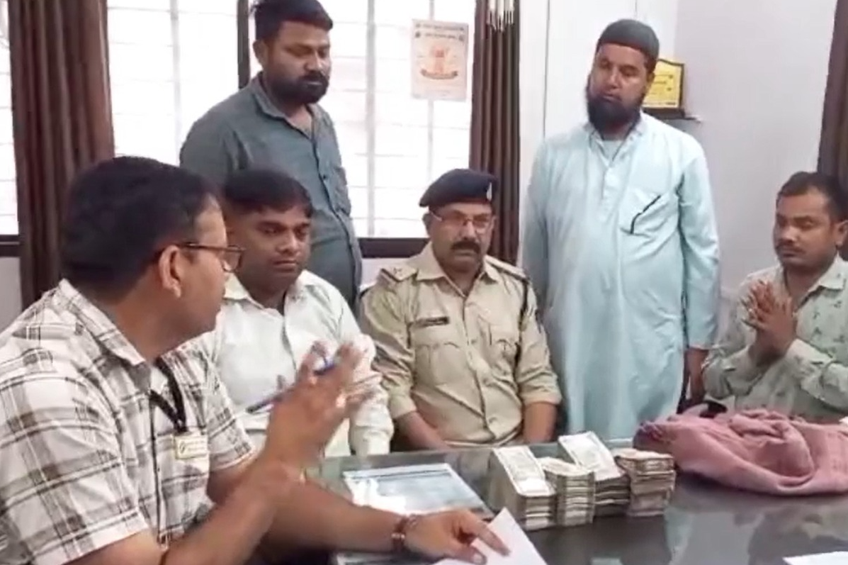 Gwalior News : पुलिस ने व्यापारियों के पास से की लाखों रुपए की नगदी जब्त, इस काम के लिए ले जा रहे थे इतना सारा पैसा, पूछताछ में ये बड़ी बात आई सामने
