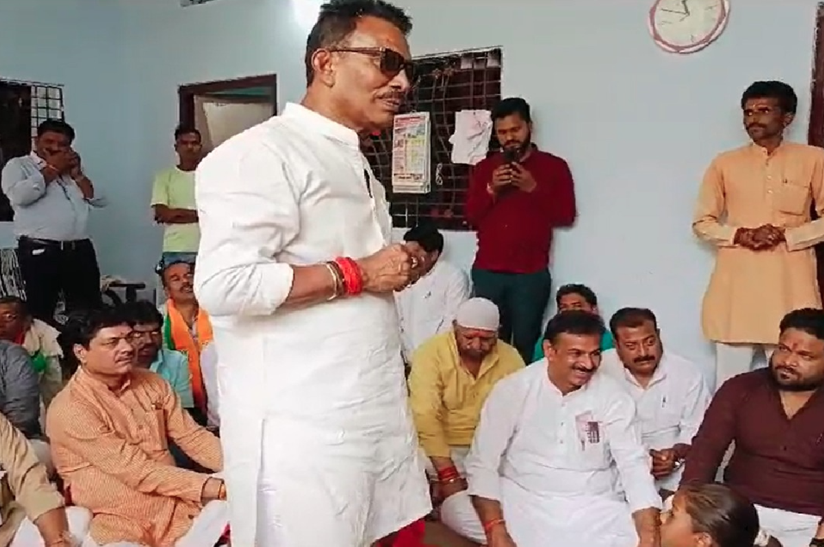 Minister Tulsi Silavat Video Viral : मोहन के मंत्री ने कर दी पीएम मोदी की ‘श्रीराम’ से तुलना, महिलाओं के बीच जाकर कहा- ‘राम को वोट दो’…देखें वीडियो