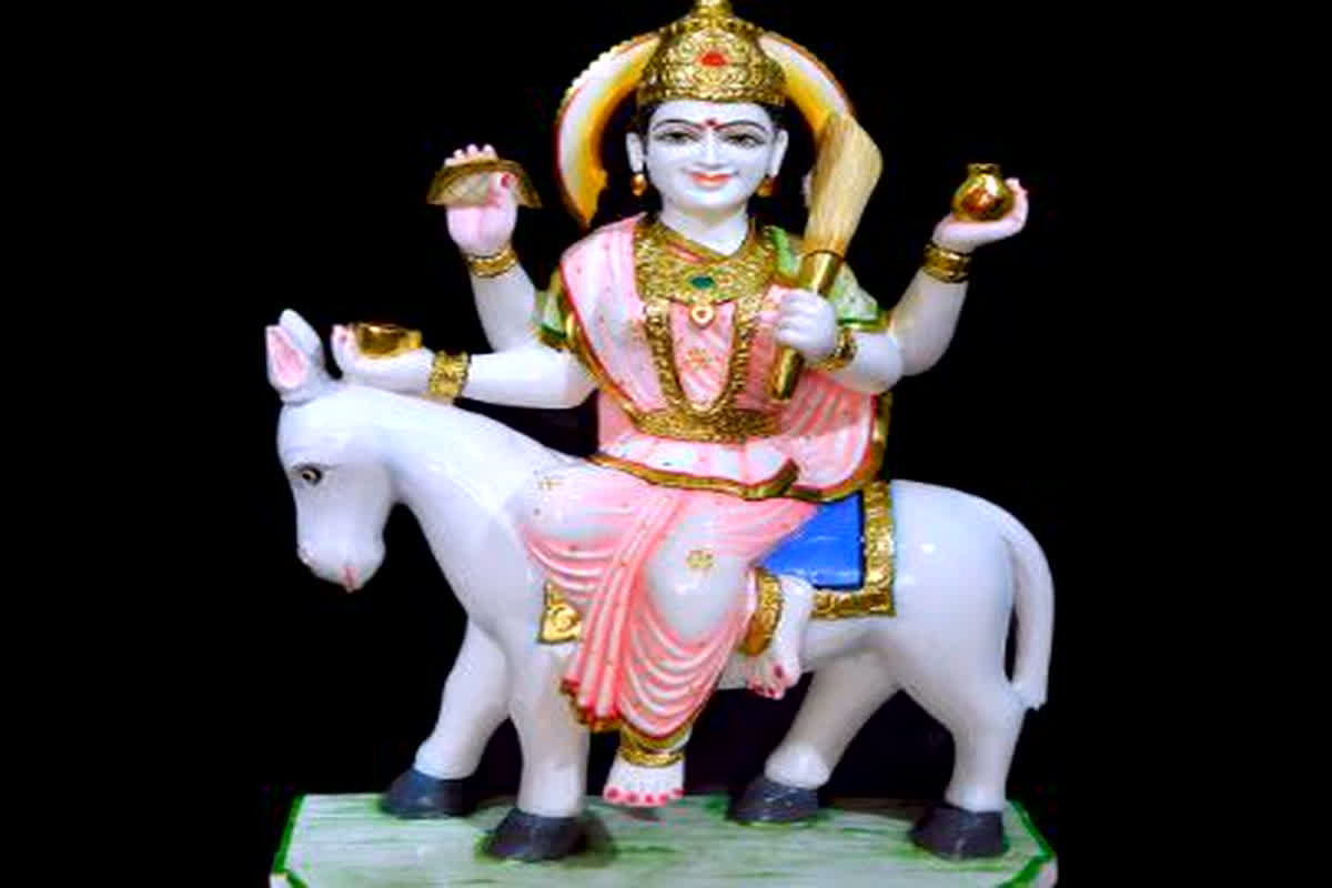 Sheetla Saptami 2024: आज मनाई जाएगी शीतला सप्तमी, इस विधि से करें मां शीतला की पूजा मिलेगा व्रत का लाभ