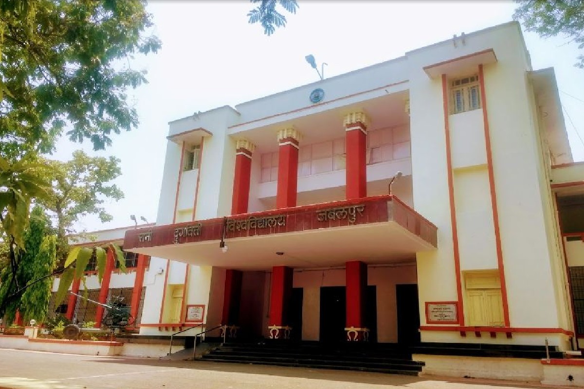 Security in RDVV : RDVV में किए गए सुरक्षा के कड़े इंतजाम, CCTV के बाद सुरक्षा गार्डों से लैस हुआ परिसर, चप्पे-चप्पे पर रखी जाएगी नजर