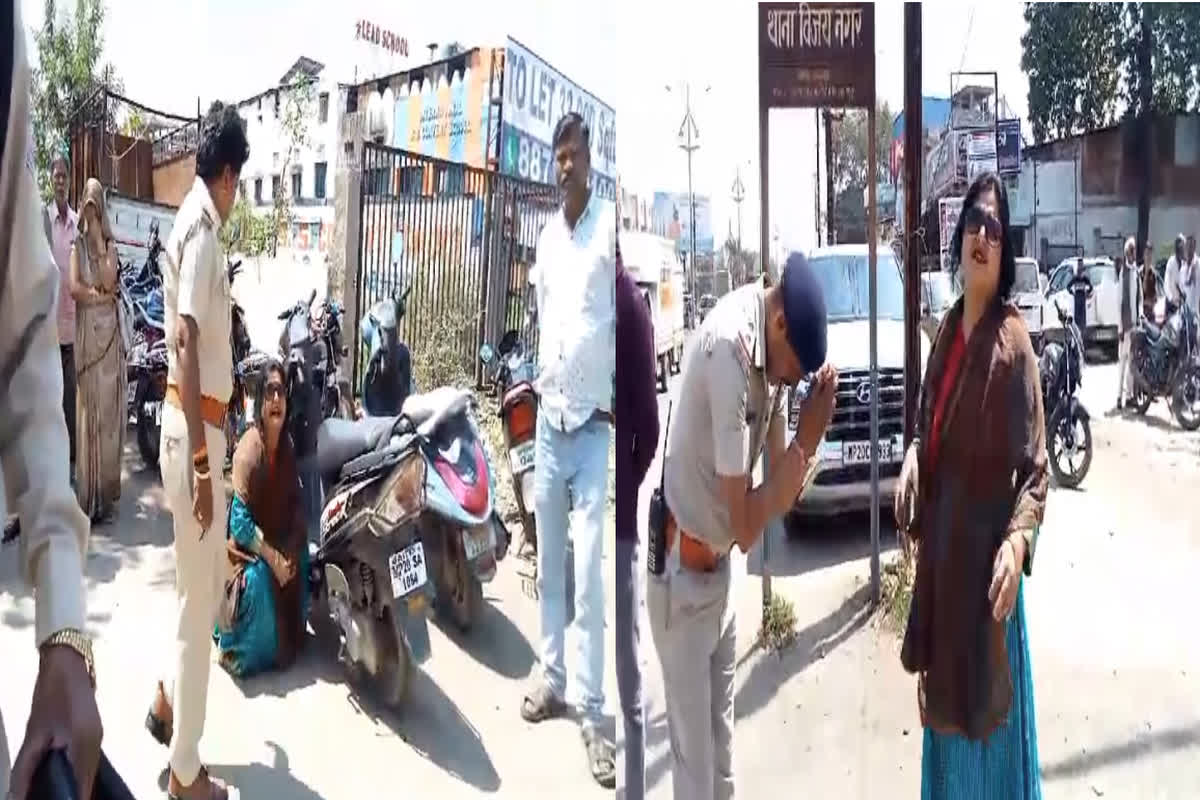 Mahila ka High Voltage Drama: हेलमेट चेकिंग के दौरान महिला का हाईवोल्टेज ड्रामा, सड़क पर करने लगी ऐसा काम, पुलिस को भी जोड़ने पड़े हाथ, देखें वीडियो