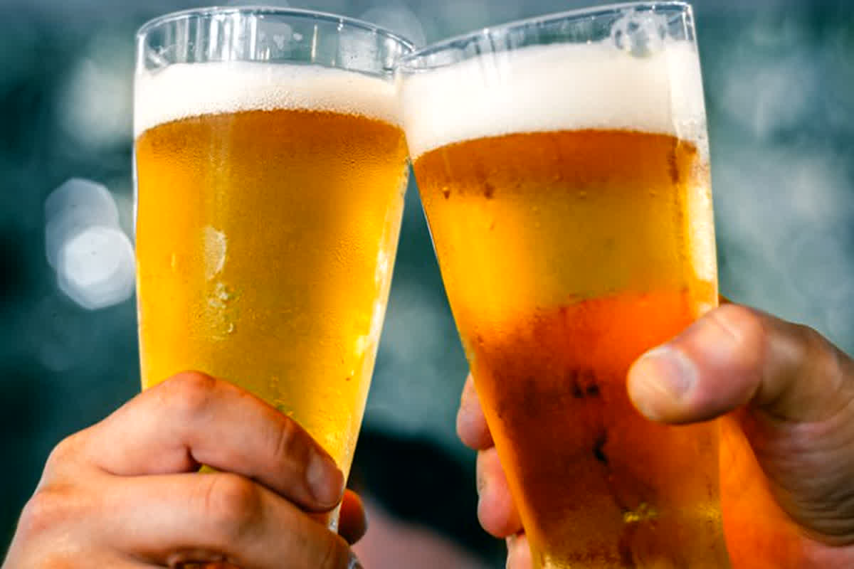 Drinking Beer Advantages and Disadvantages: गर्मियों में बीयर पीने वाले ध्यान दें! जानें इसके फायदे और नुकसान…