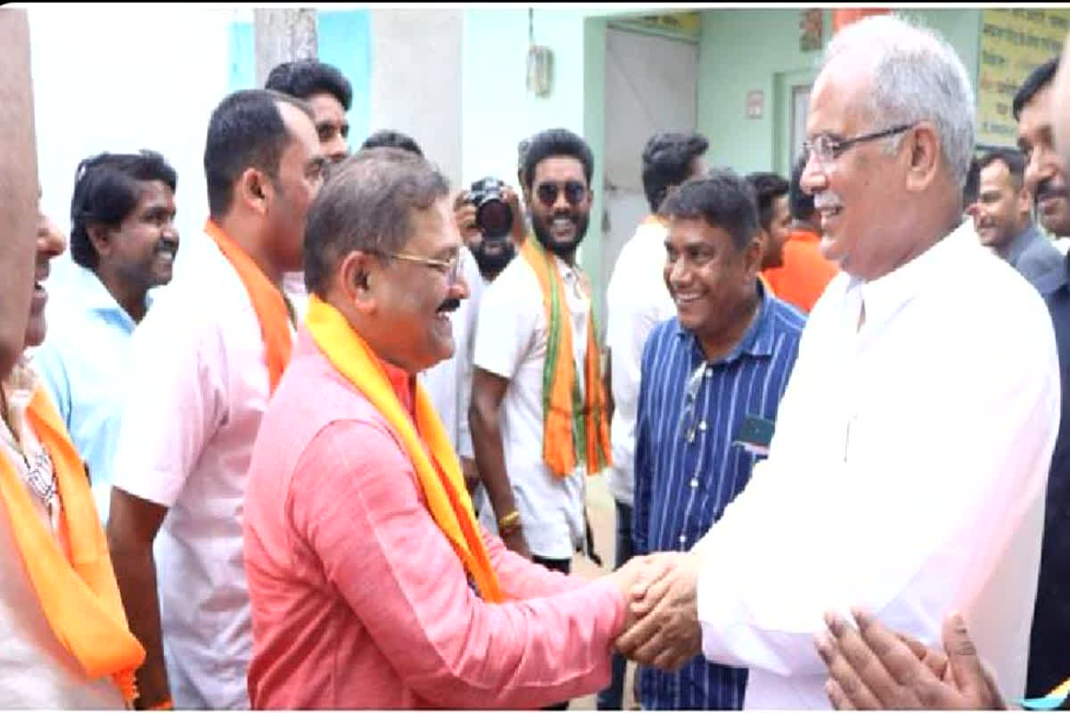 आमने-सामने हुए भूपेश बघेल और संतोष पाण्डेय, पूर्व सीएम का तंज, उनके “जाने” का समय था और मेरे “आने” का