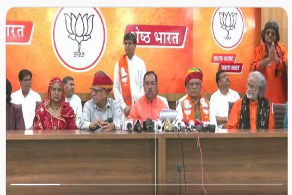 8 Padmashree awardees join BJP