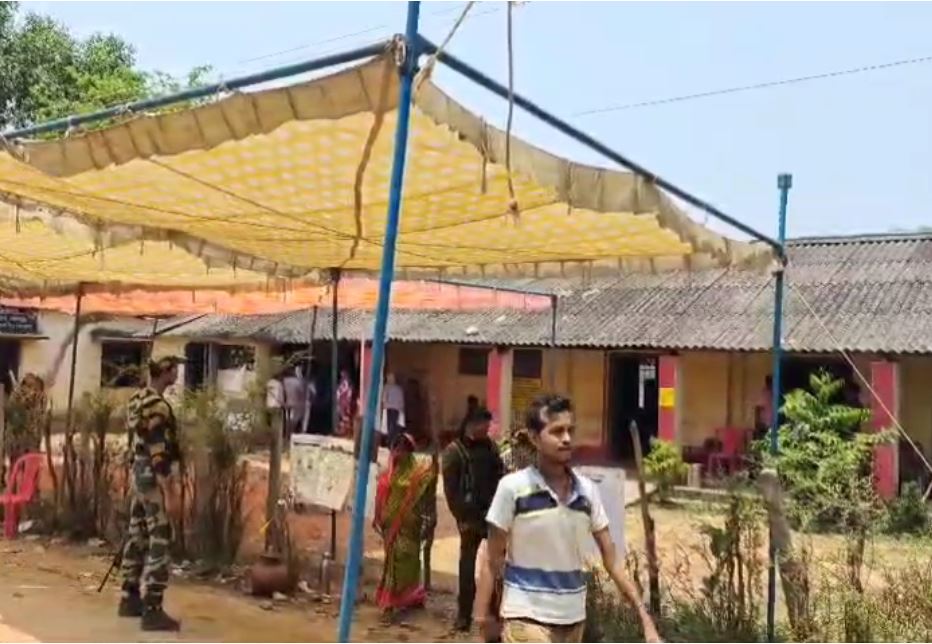 CG Lok sabha election 2024: जहां मारे गए थे 29 नक्सली, वहां मतदान केंद्र में पसरा सन्नाटा..देखें वीडियो