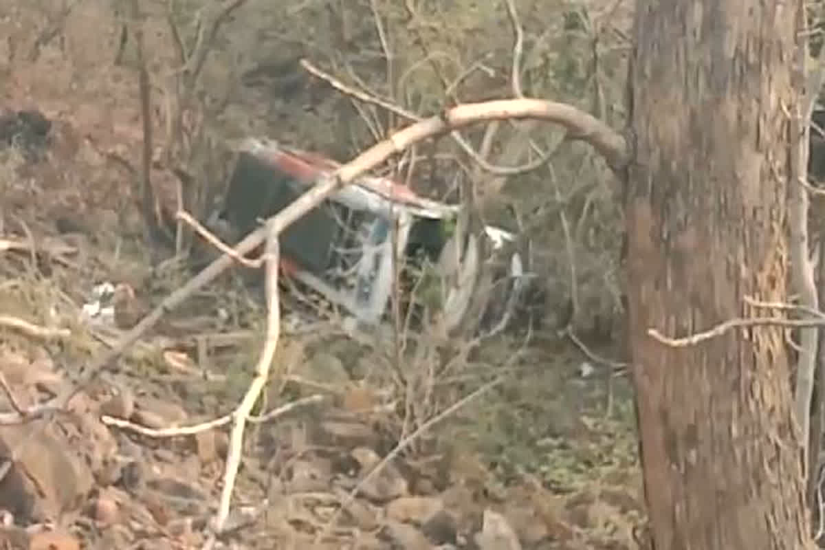 Burhanpur Bus Accident: 180 फीट नीचे खाई में गिरी बस, हादसे में 20 से अधिक यात्री घायल