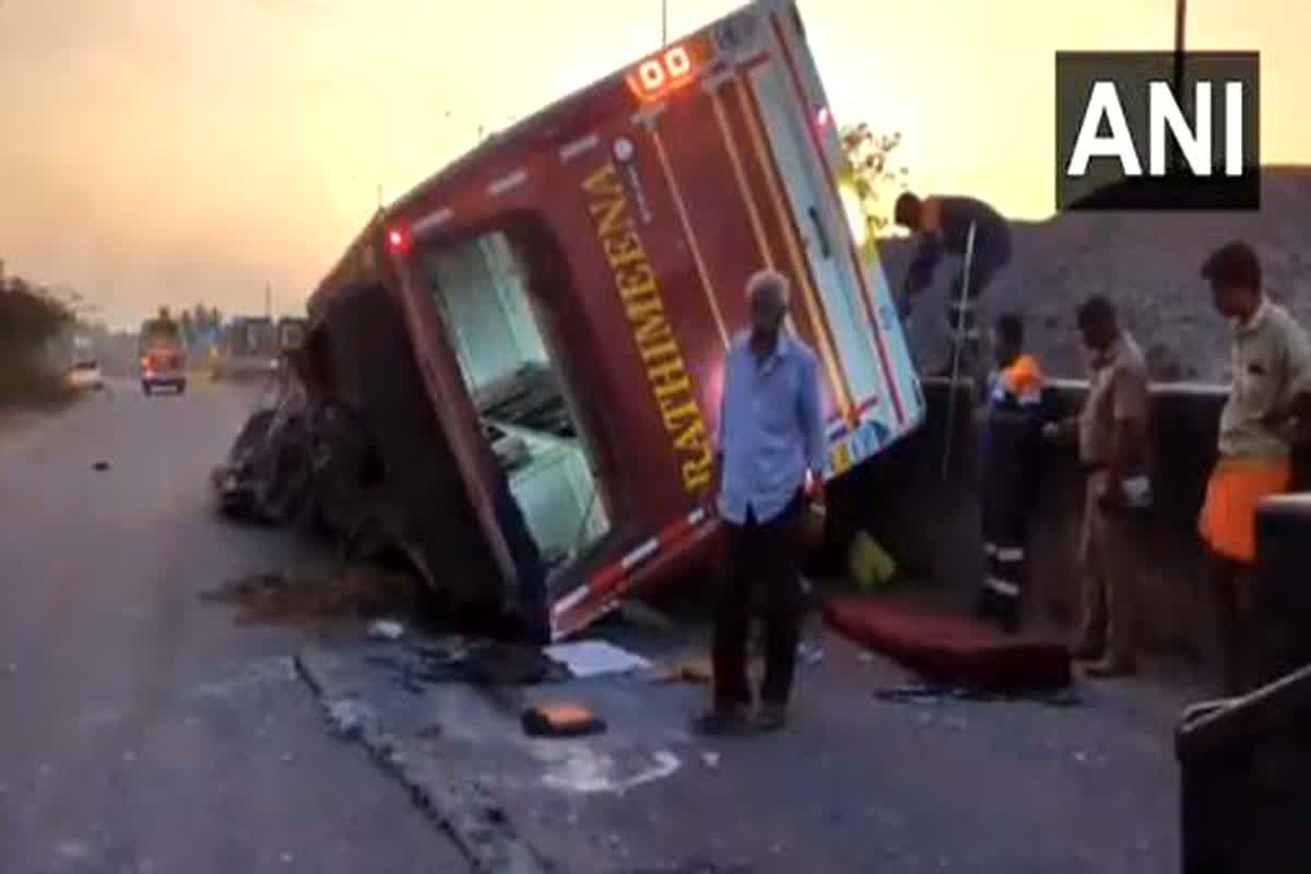 Tamilnadu Bus Accident: अनियंत्रित होकर पलटी तेज रफ़्तार बस, 15 यात्री हुए घायल, वीडियो देख चौक जाएंगे आप
