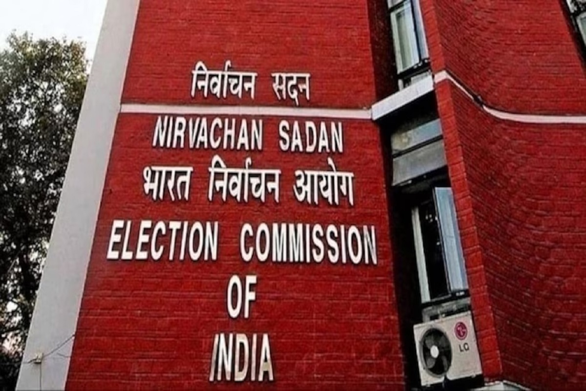 AAP के कैंपनिंग सॉन्ग पर चुनाव आयोग ने चलाई की कैंची, इन शब्दों को हटाने के दिए निर्देश, आतिशी ने किया पलटवार