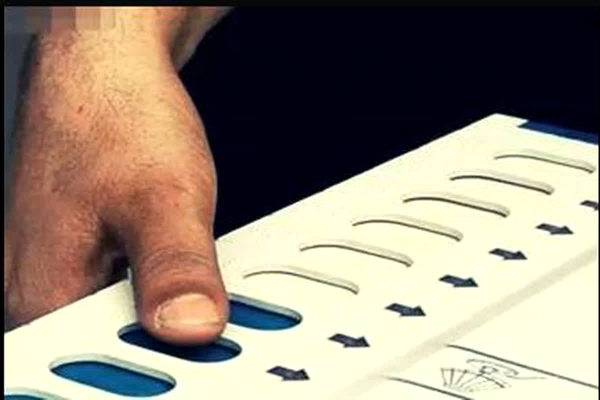 Assam Lok Sabha Election 2024 : पोलिंग एजेंट ने भाजपा उम्मीदवार के पक्ष में EVM पर 5 बार डाले वोट! मतदान अधिकारियों को कारण बताओ नोटिस जारी