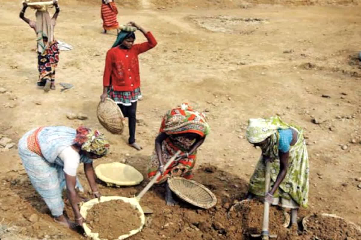 Free Loan: गरीब मजदूर लोगों के लिए बड़ी खुशखबरी, ये बैंक दे रहा 50 लाख रुपए तक का फ्री लोन…