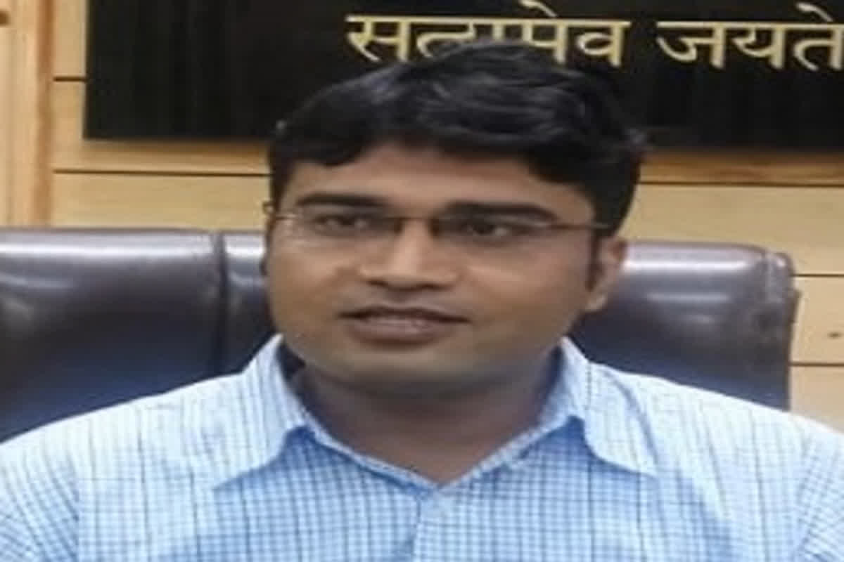 IAS Naveen Tanwar: IAS का अजब-गजब फर्जीवाड़ा… टॉप लेवल ऑफिसर होकर दूसरे की जगह दे रहा था क्लर्क की परीक्षा, CBI ने दबोचा