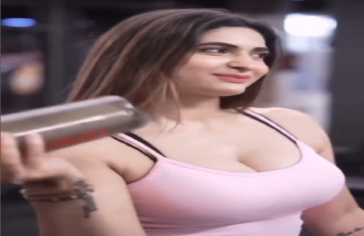 Indian Bhabhi Sexy Video : Indian Bhabhi का बोल्ड लुक आपको कर देगा हैरान, सेक्सी वीडियो जमकर हो रहा वायरल