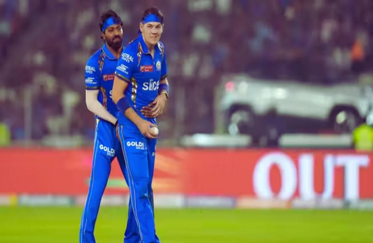 IPL 2024: मुंबई इंडियंस को लगा तगड़ा झटका, ये तेज गेंदबाज टीम से हुए बाहर, जानिए क्या है कारण