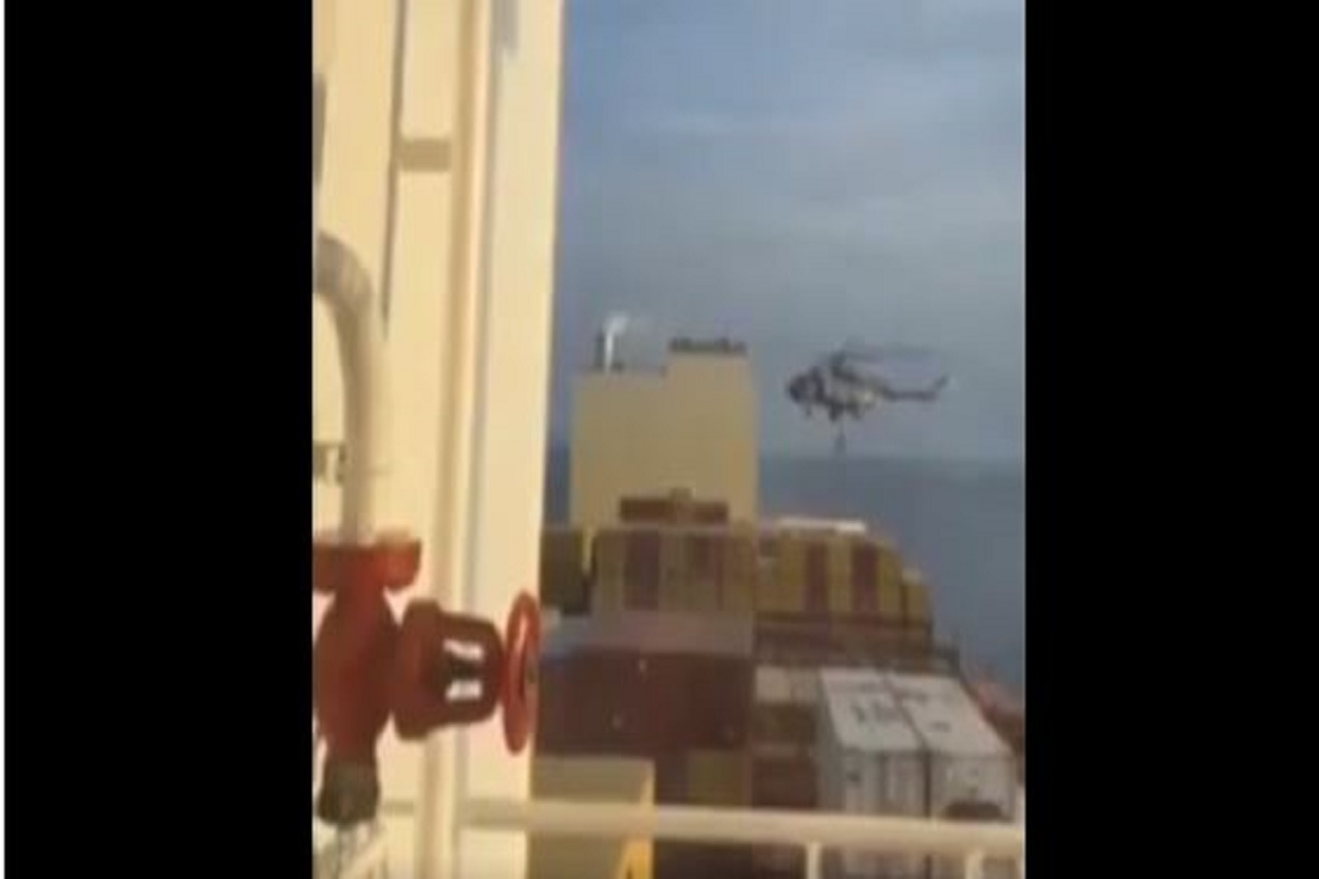 Iran vs Israel: भारत आ रहे जहाज पर ईरानी सेना का कब्जा, जहाज पर कमांडो उतारने का वीडियो आया सामने, भारतीय चालक दल भी मौजूद, बढ़ा तनाव