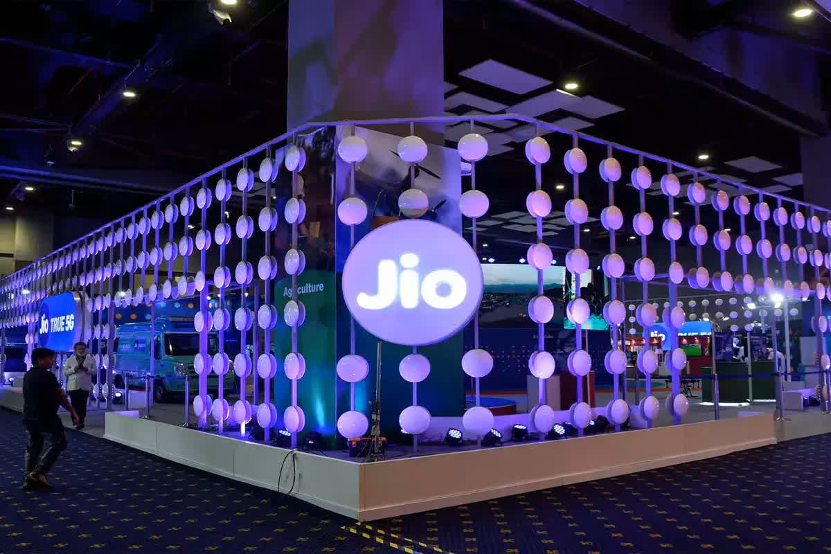 Reliance Jio: दुनिया का सबसे बड़ा मोबाइल ऑपरेटर बना रिलायंस जियो, डेटा खपत में चाइना मोबाइल को पछाड़ा