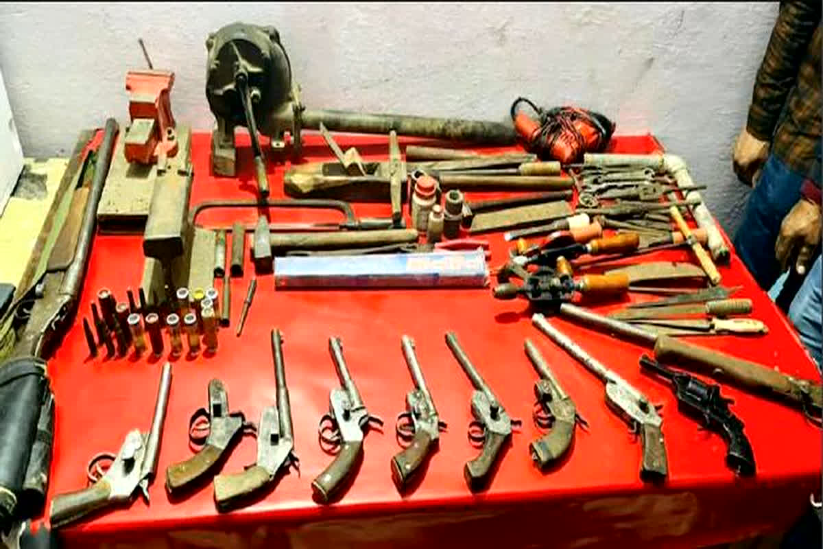 Lok sabha Election 2024: लोकसभा चुनाव से पहले लोगों को मिली बड़ी राहत, हर किसी को जमा नहीं करना होगा असलहा, हाईकोर्ट ने दिया ये आदेश