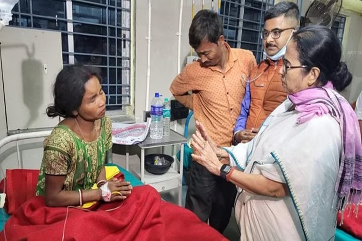 West Bengal Storm: कई कार्यक्रम रद्द कर अस्पताल पहुंची मुख्यमंत्री ममता बनर्जी, चक्रवात प्रभावित लोगों से की मुलाकात, घायलों को दिया दिलासा