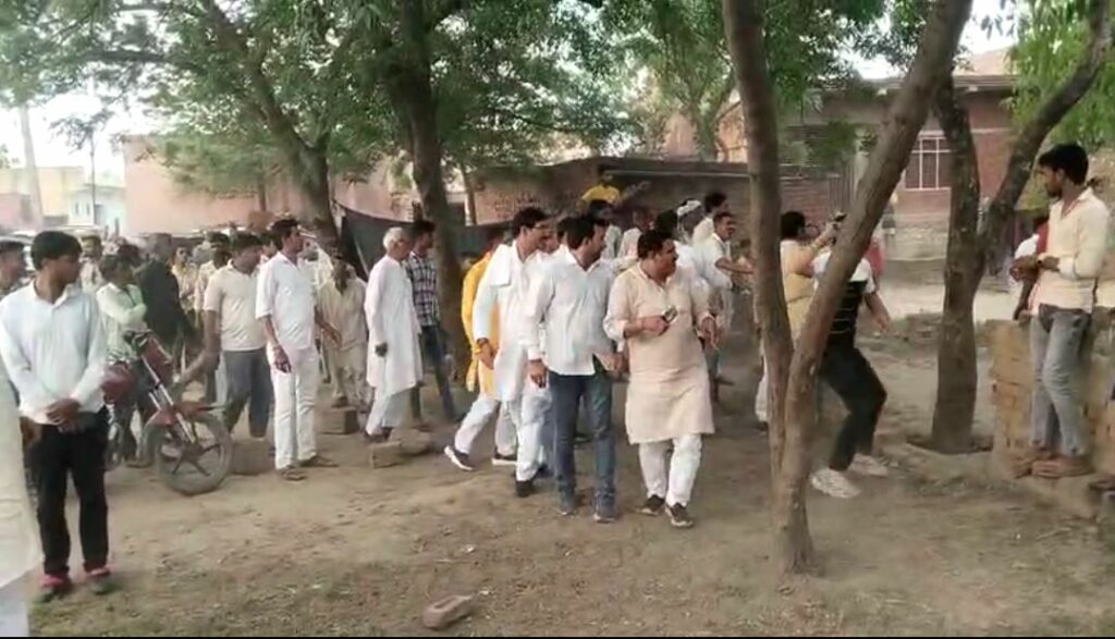 Fight between BJP leaders and villagers video viral