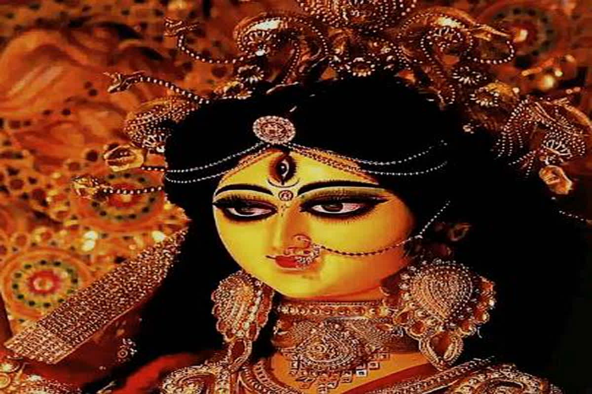 Chaitra Navratri 2024: क्यों मनाई जाती है नवरात्रि ! कैसे हुई थी इसकी शुरुआत, जानिए क्या है इसके पीछे का इतिहास