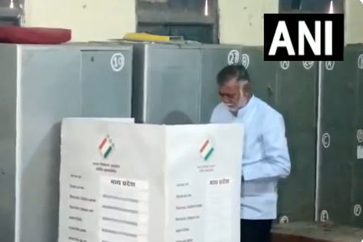 Lok Sabha Election 2024 2nd Phase Voting Live Update :भाजपा नेता प्रह्लाद सिंह पटेल ने किया मतदान, लोकतंंत्र के पर्व में निभाई् सहभागिता