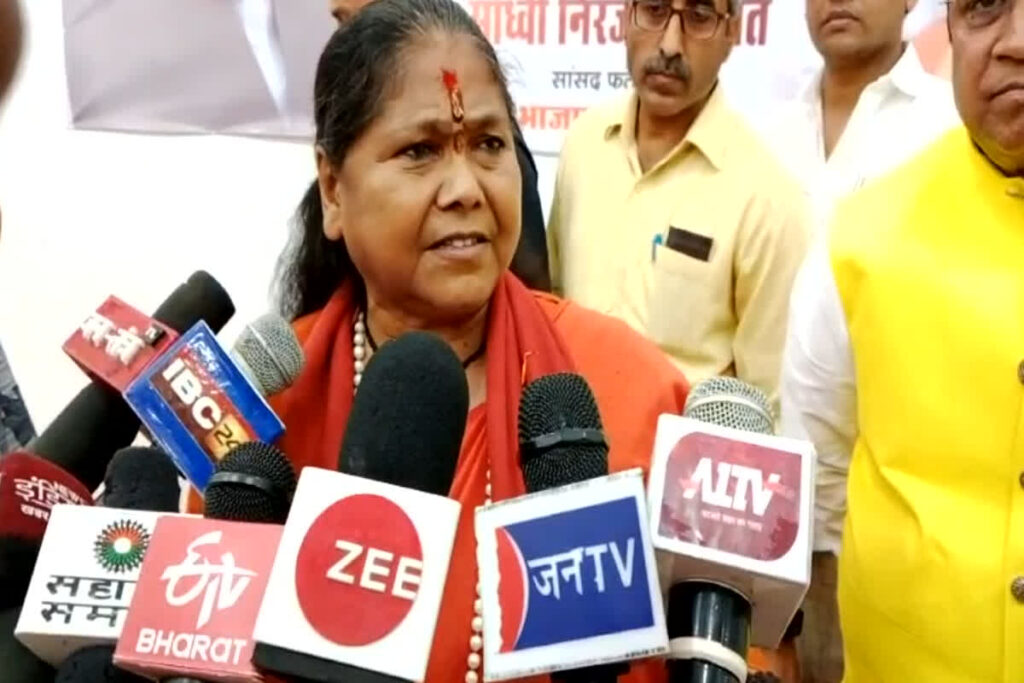 Union Minister Sadhvi attacked Samajwadi Party