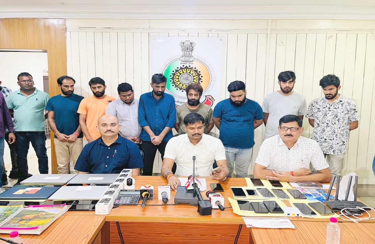 Online Satta: गोवा में बैठक कर हर गेंद में लगा रहे थे करोड़ों रुपए, पुलिस ने 8 सटोरियों को दबोचा, 4 लैपटॉप, 27 मोबाइल