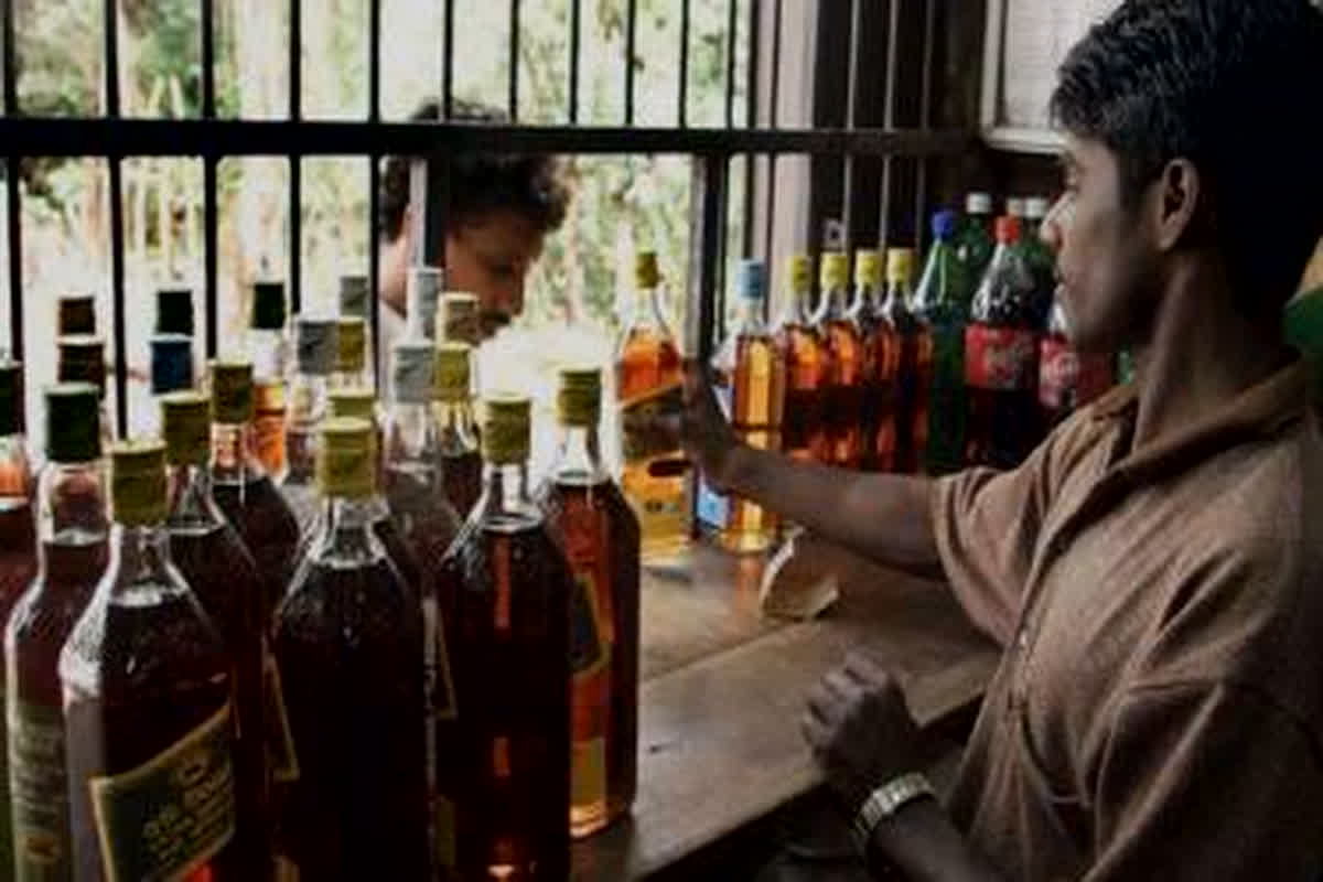 All Liquor Shops Closed: मदिरा प्रेमियों के लिए बड़ी खबर, आज शाम से इतने दिनों के लिए बंद रहेगी शराब दुकानें, जानें क्या है कारण