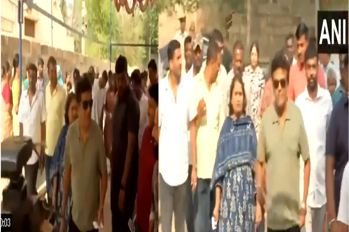 Actor Shiv Rajkumar Cast his Vote: लोकसभा प्रत्याशी गीता शिवराजकुमार संग वोट देने पहुंचे कन्नड़ सुपरस्टार, शिमोगा लोकसभा क्षेत्र से पत्नी को मिला है टिकट
