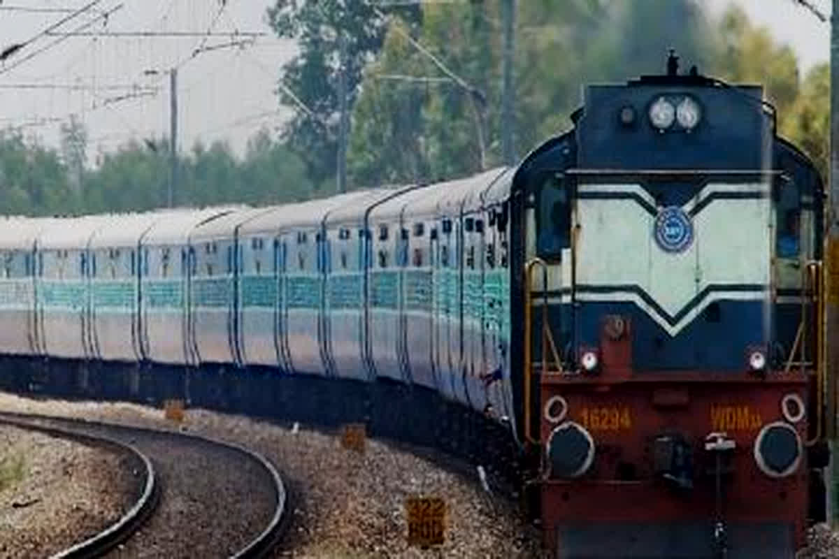 Mahakumbh 2025: महाकुंभ जाने वाले यात्रियों के लिए बड़ी खुशखबरी, रेलवे चलाने जा रहा 40 स्पेशल ट्रेनें! यहां देखें पूरा शेड्यूल