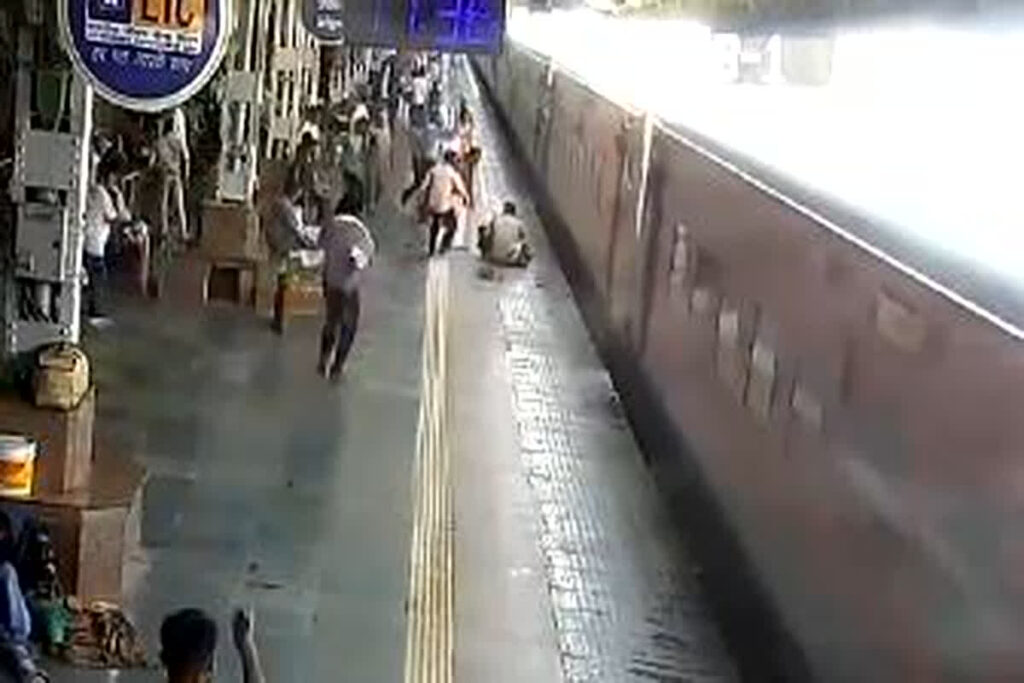 Prayagraj Train Accident Video