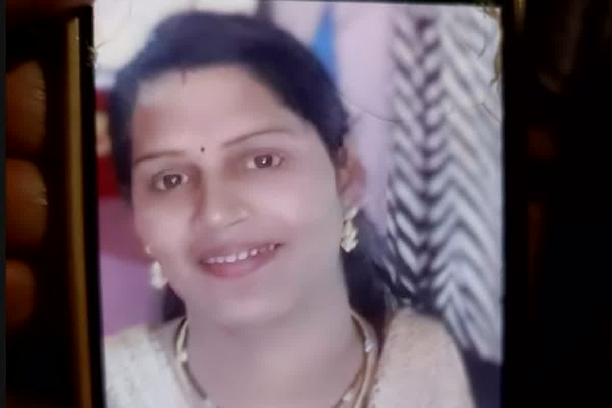 Mother Committed Suicide: बेटी का अश्लील वीडियो वायरल करने की धमकी दे रहा था नाबालिग, बदनामी के डर से मां ने कर ली खुदकुशी, मामले की जांच में जुटी पुलिस