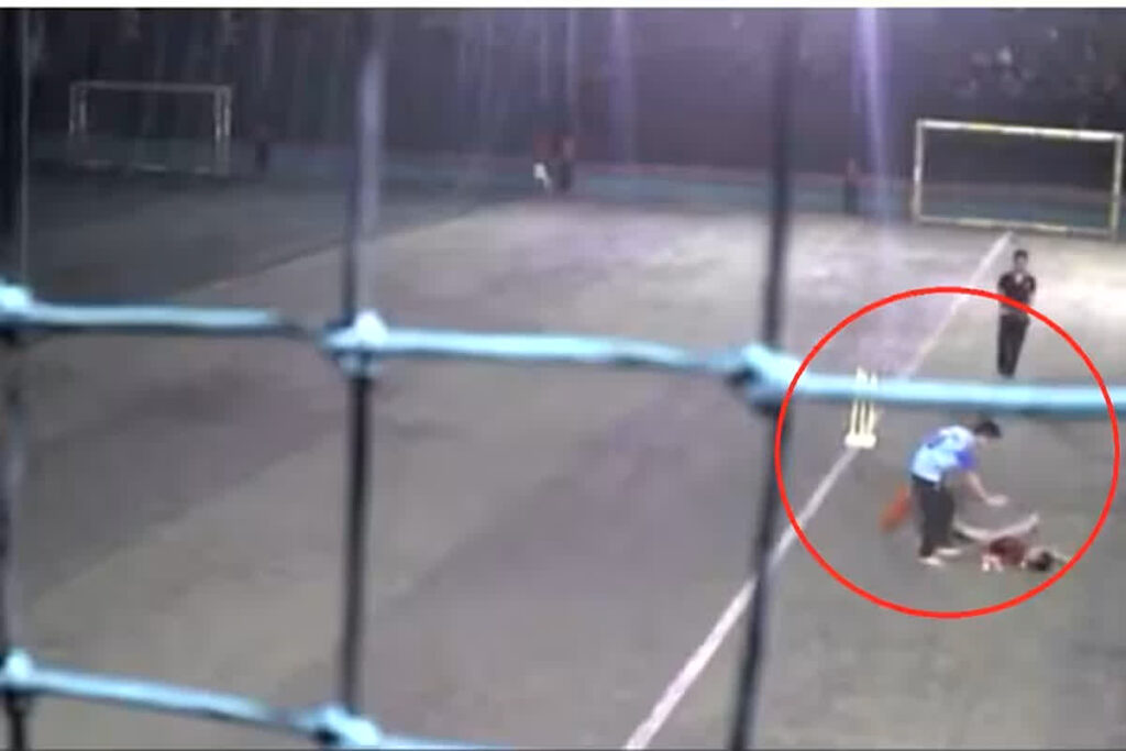 Bowler Dies in Ground