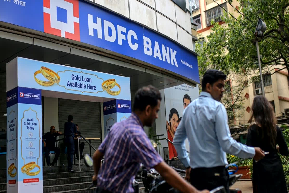 HDFC Bank UPI Transaction Update: एचडीएफसी बैंक ने UPI ट्रांजैक्शन पर लिया बड़ा फैसला, अब इतने रुपये से कम लेन-देन पर नहीं आएगा SMS