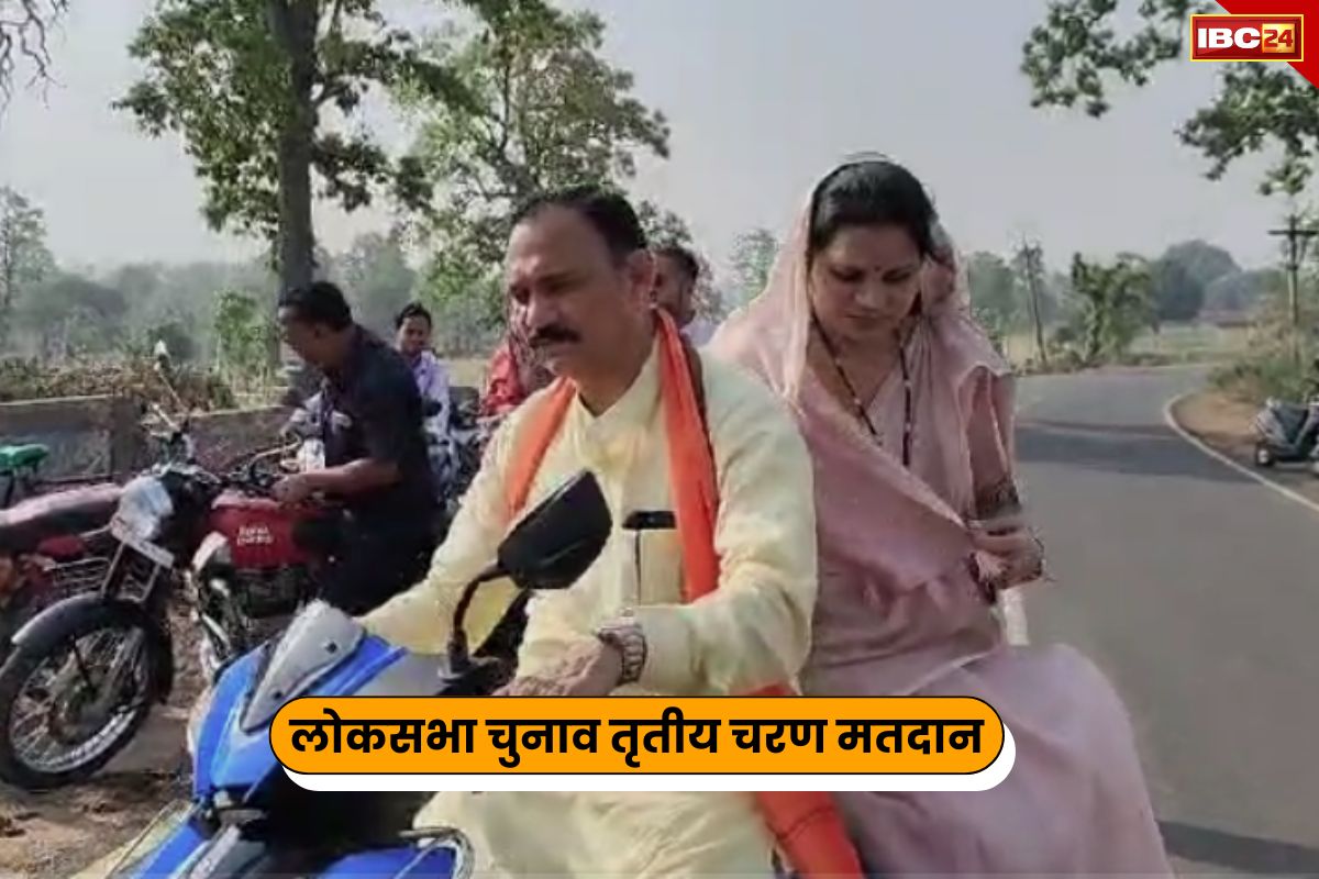 Korba Lok Sabha News Update: मंत्री का अनोखा अंदाज.. पत्नी के साथ स्कूटी पर मतदान करने पहुंचे श्यामबिहारी जायसवाल, देखें वीडियो..