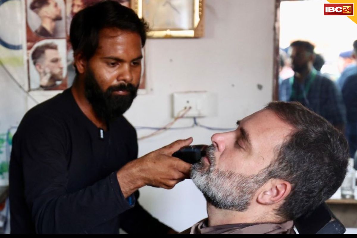 Rahul Gandhi In Raebareli: रायबरेली में बाल कटाते नजर आये राहुल गांधी.. चुनावी प्रचार के बीच खूब वायरल हो रही ये तस्वीर