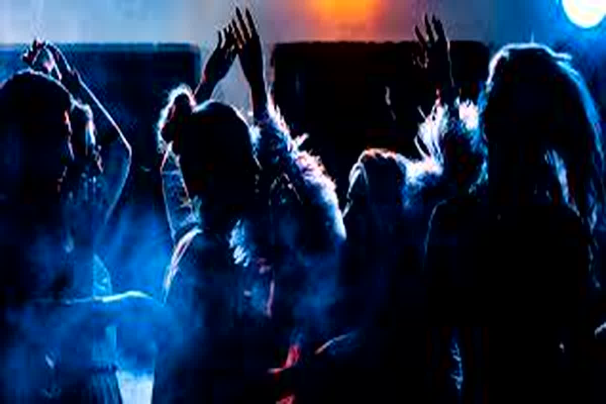 Actress Hema Caught in Rave Party: हाईप्रोफाइल रेव पार्टी में पकड़ी गई मशहूर एक्ट्रेस हेमा? कई एक्टर्स और मॉडल भी थे शामिल, भारी मात्रा में ड्रग्स बरामद