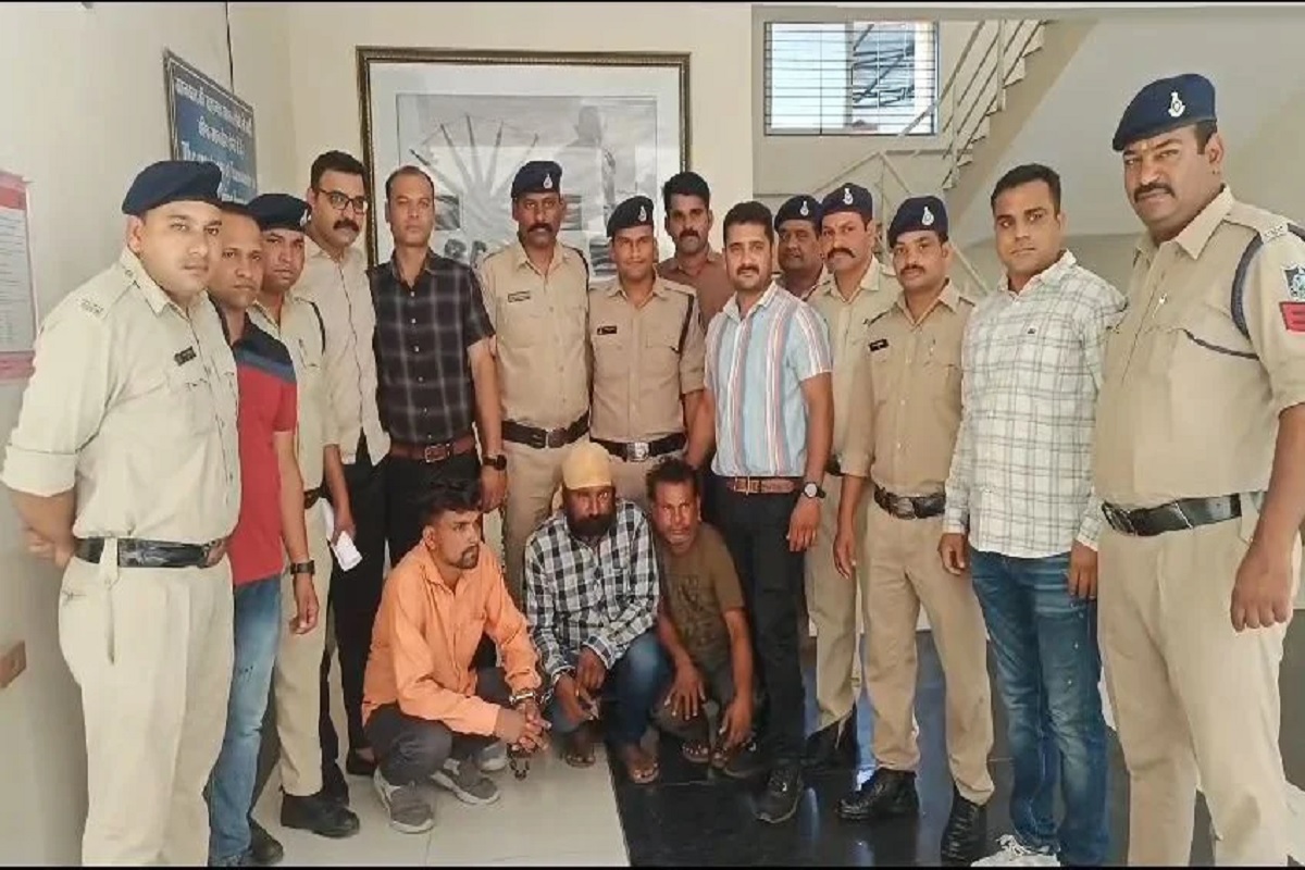 Theft at BJP MP’s House: पहले भाजपा सांसद के घर की रेकी, फिर 20 लाख रुपए के सामान लेकर हुए फरार, चार लोग चढ़े पुलिस के हत्थे